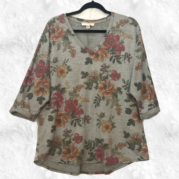 MISIA curvy Floral Top 28" p2p 28" length - Picture 1 of 2